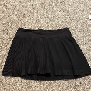size 4 black lululemon athleisure skirt